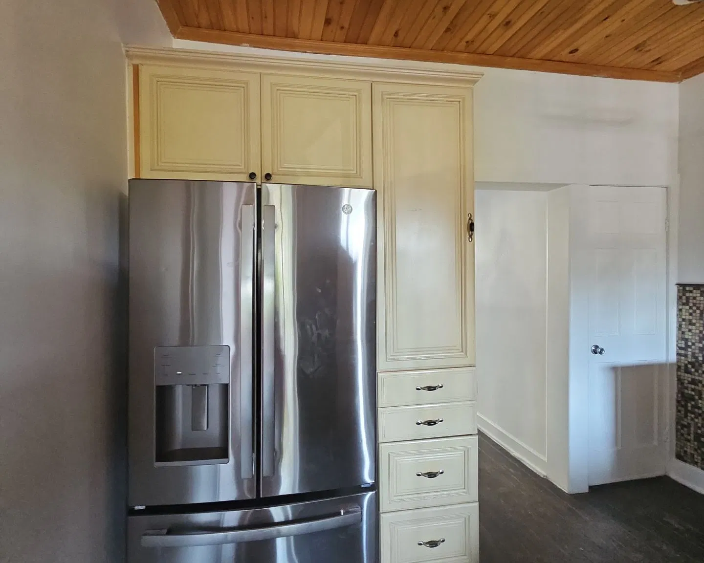 4 bed, 1.5 bath, 1616 sqft, $2,300 — Photo 4