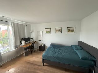 819 Brodhead Dr, Aurora, IL 60504