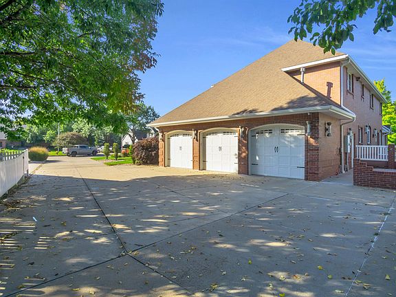 3rd image of 6 21st Avenue Pl