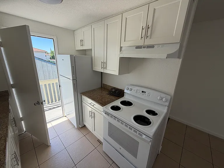 927 Fitzuren Rd #0 — Photo 3