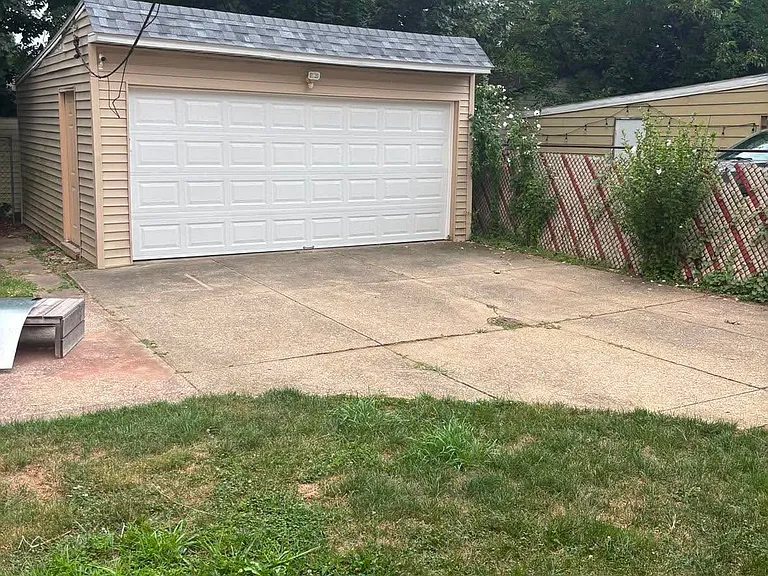 6515 Forest Ave — Photo 19