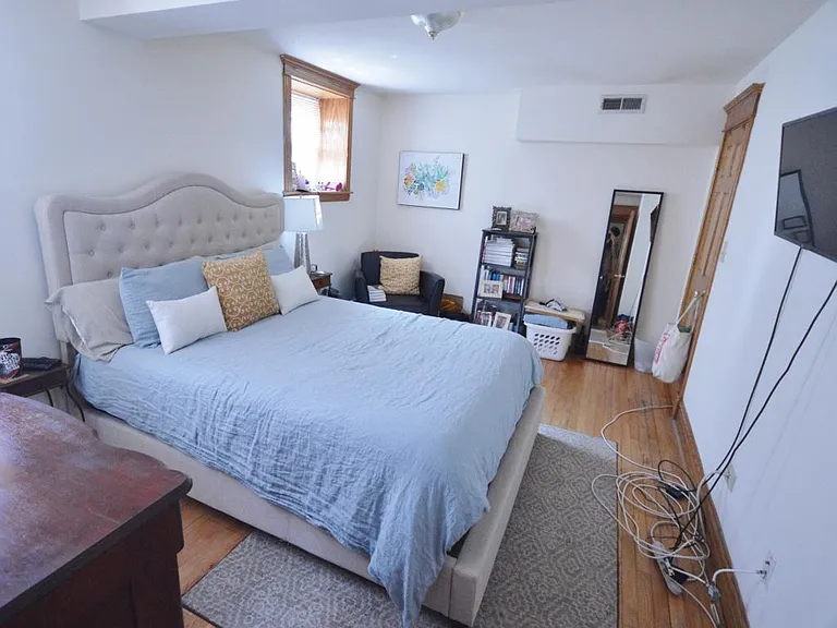 3800 N Greenview Ave #1 — Photo 8
