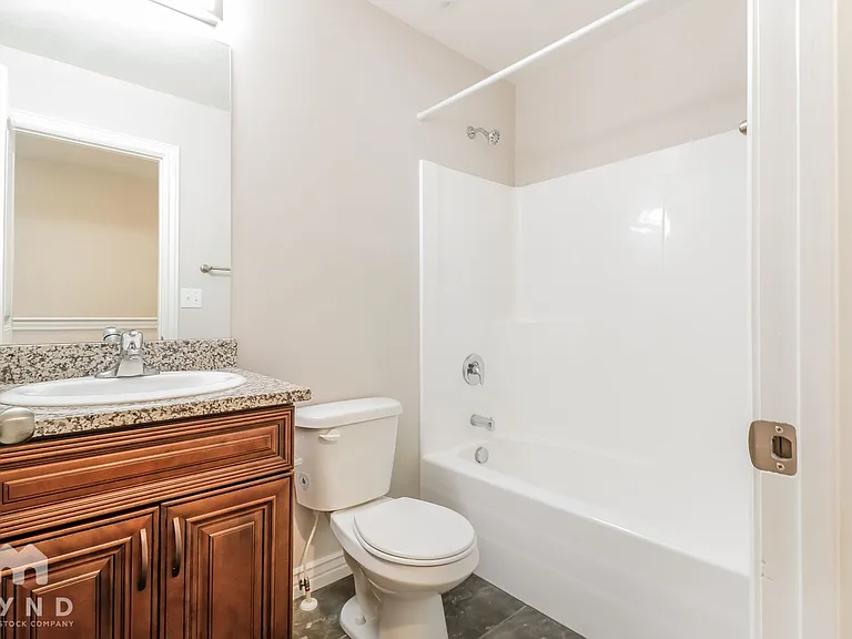 2251 E Maple Dr — Photo 14