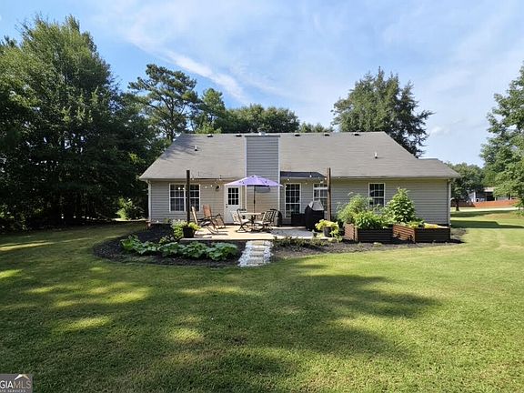 3rd image of 137 Meadow View Dr