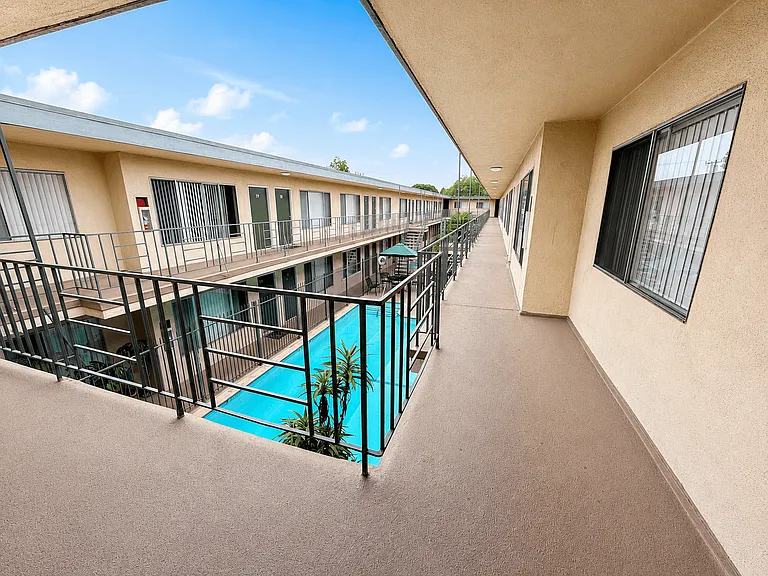 Portofino Apartments — Photo 21