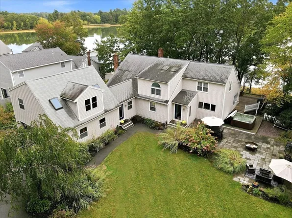 68 Fairview Ave, Pembroke, MA 02359