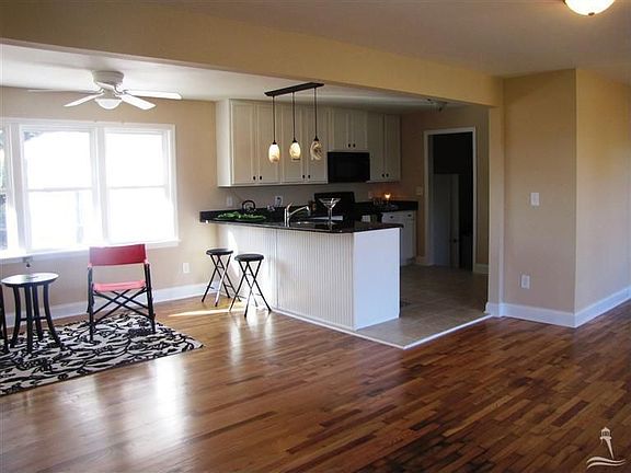 2nd image of 107 NE 50th St