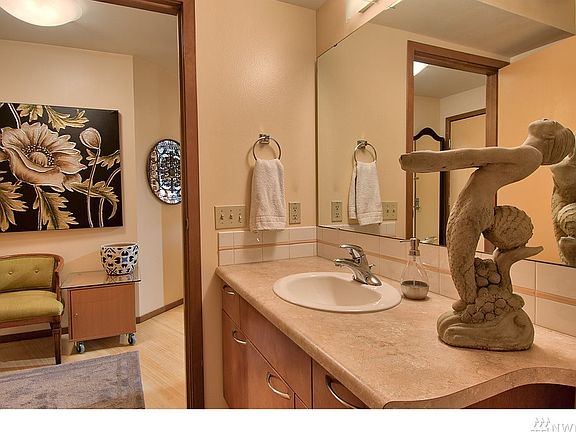 4th image of 12334 31st Ave NE APT 506