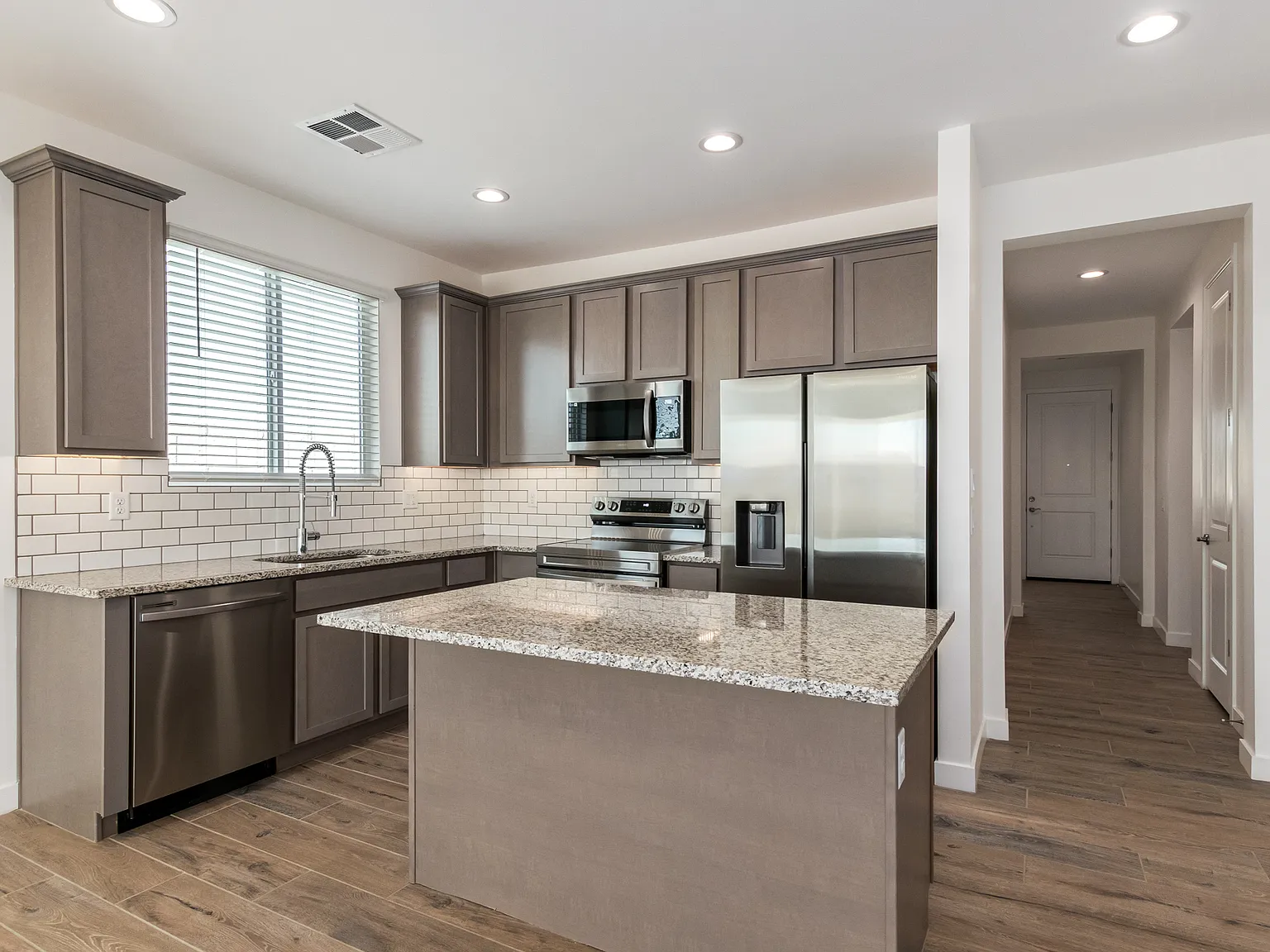 3 bed, 1535 sqft, $1,995 — Photo 2