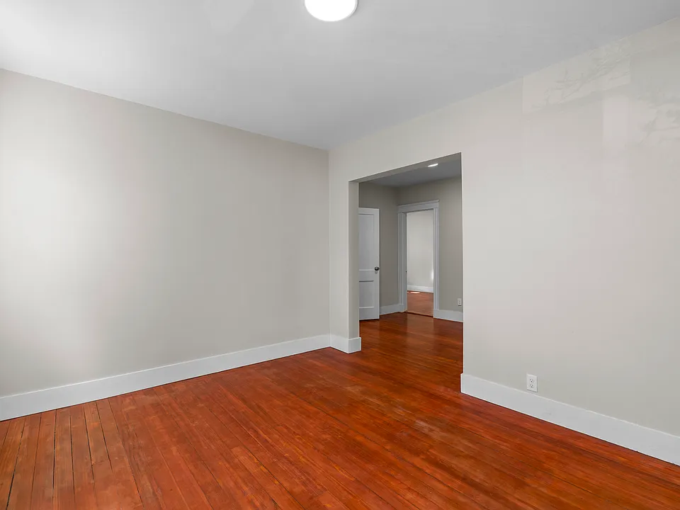 60 Nelson St #1