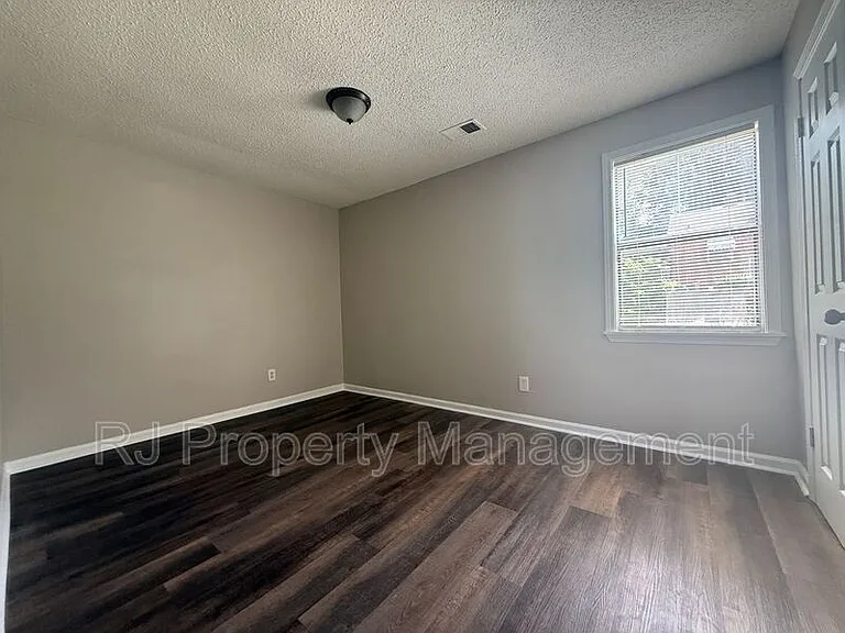 2076 Goff Ave — Photo 8