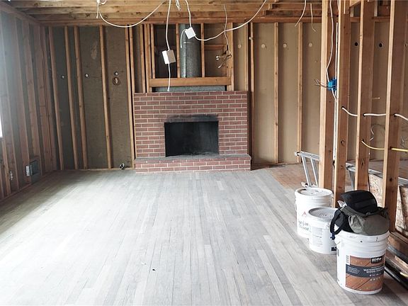 3rd image of 3091 S Holly Place