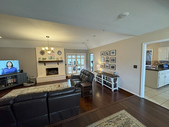 2nd image of 4107 Country Club Dr