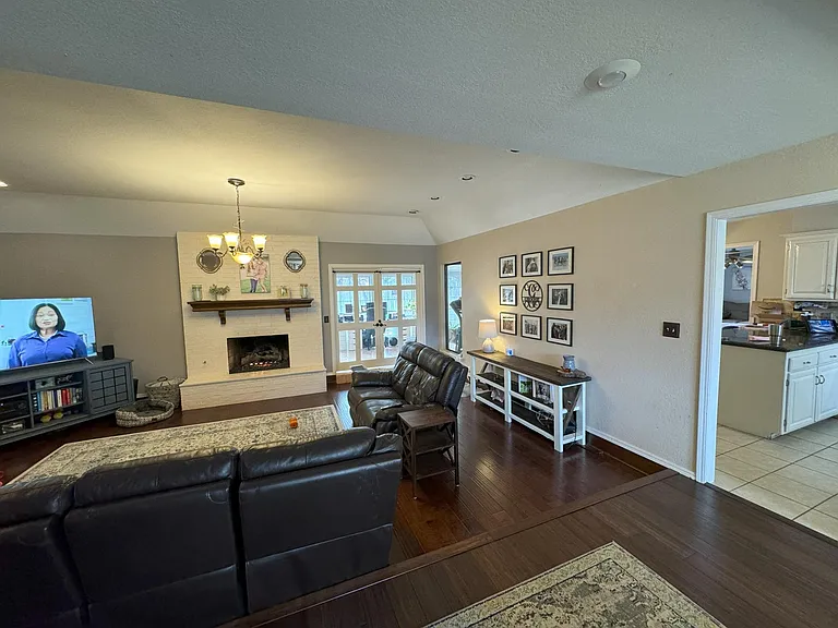 4107 Country Club Dr — Photo 2
