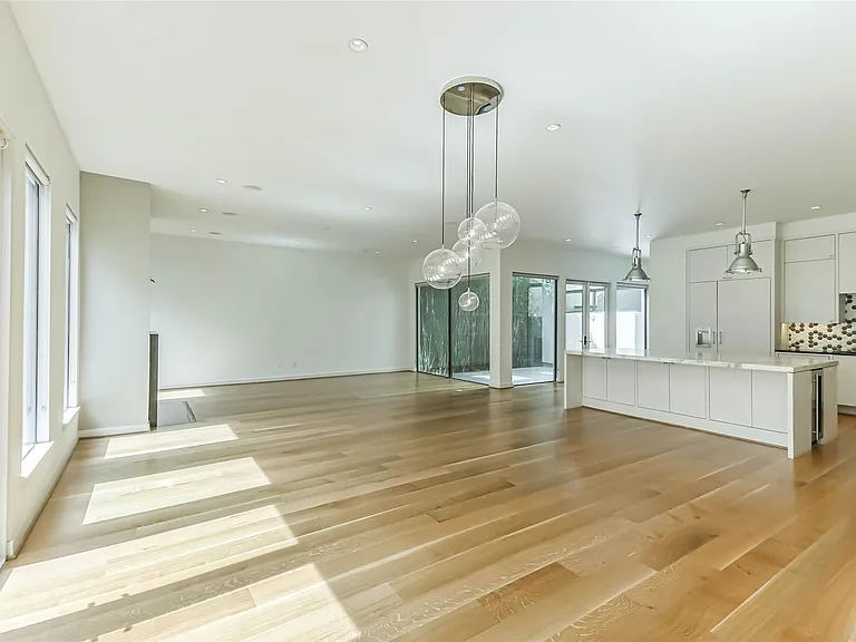 815 Alexander St — Photo 23