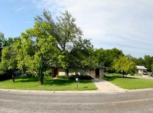 11 Hillcrest Dr, Lampasas, TX 76550