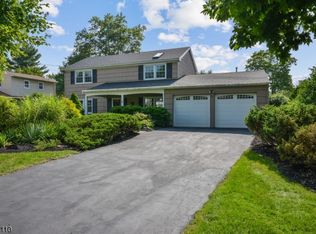 13 Larsen Rd, Somerset, NJ 08873