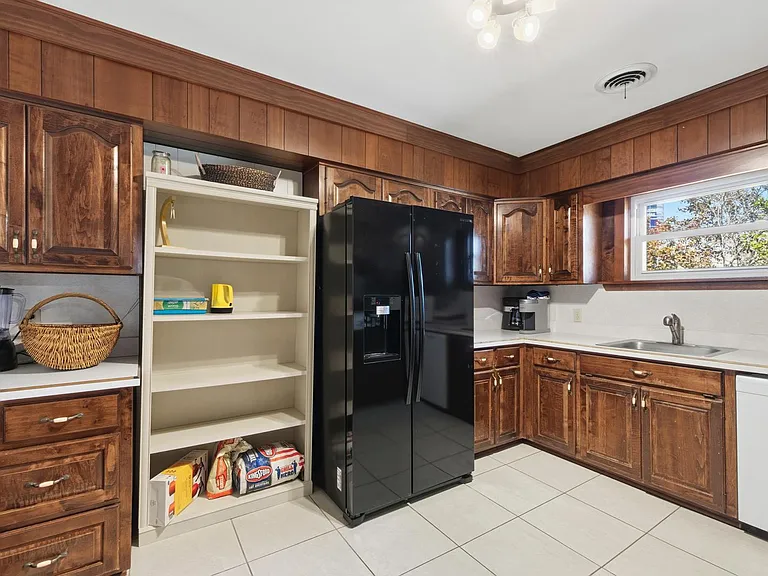 Brookwood Dr — Photo 16