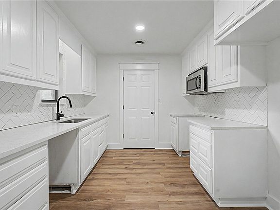 3rd image of 301 Wright Avenue
