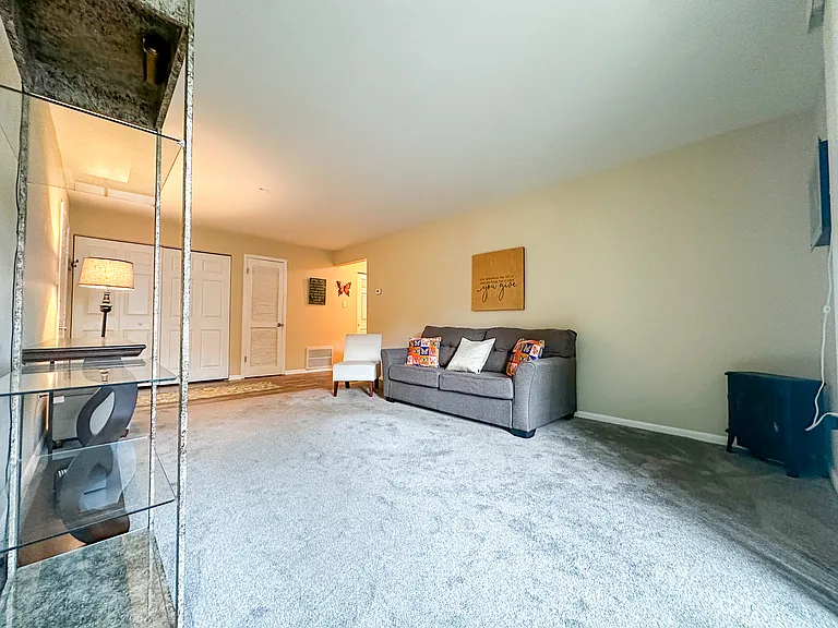 15 Scotch Pine Dr — Photo 4
