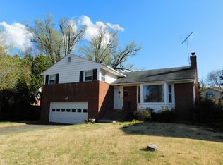 6006 Greentree Rd, Bethesda, MD 20817