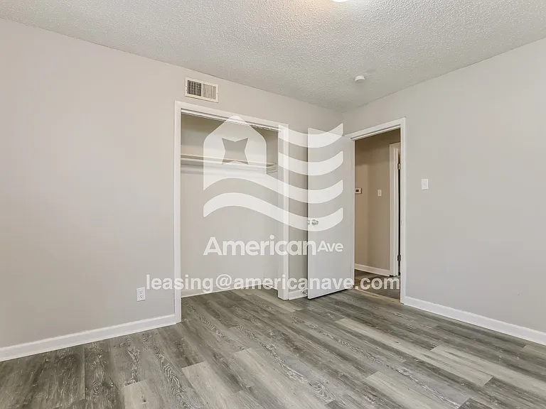 1483401_012_wm_-_bedroom_13615051.jpg