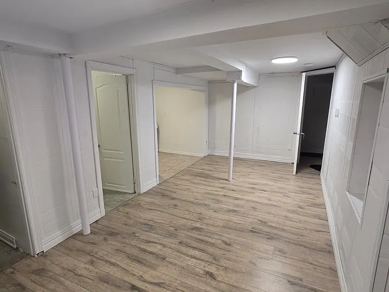 40 Lillooet Cres #BASEMENT — Photo 3