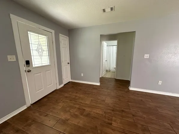 637 23rd St #A, Gulfport, MS 39501