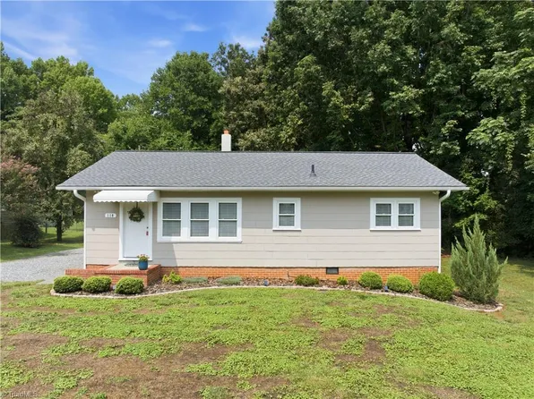 110 New St, Liberty, NC 27298