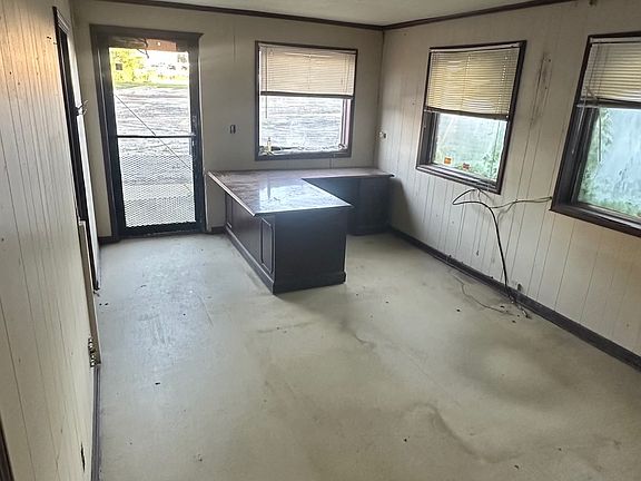 5th image of 412 Pine Rd