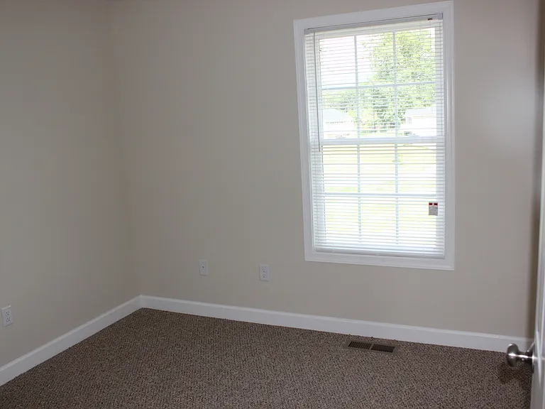 816 Carson Cir — Photo 12