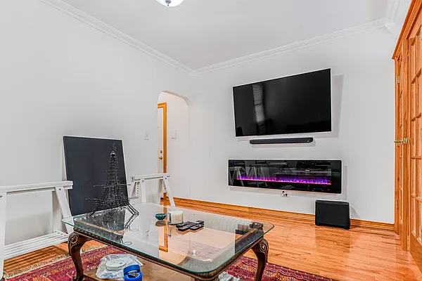 Rented by CENTURY 21 Sunny Gardens Realty, Inc. | media 8