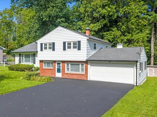 234 Ridgefield Rd, Endicott, NY 13760