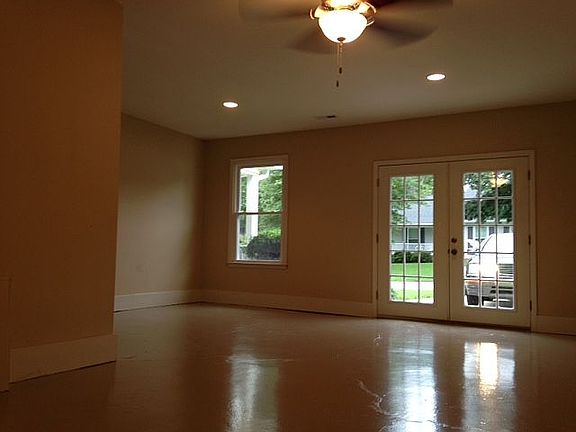 5th image of 301 Belcross Dr