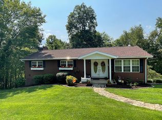 129 Forest Dr, Ona, WV 25545