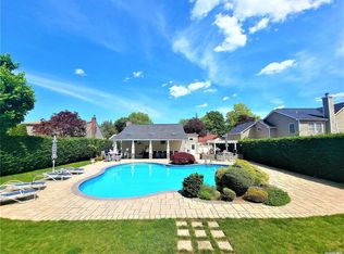 19 Preston Ln, Syosset, NY 11791