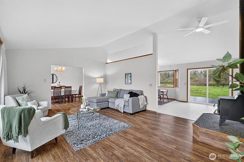 3rd image of 5581 Mission Road