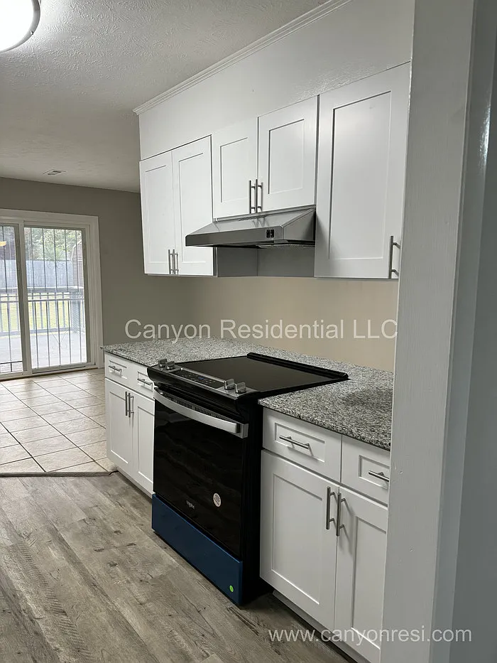 3 bed, 2.0 bath, 2040 sqft, $1,960 — Photo 4