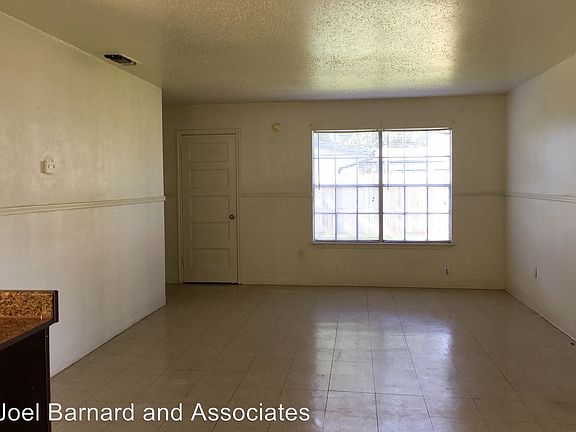 3rd image of 708 Conway Dr