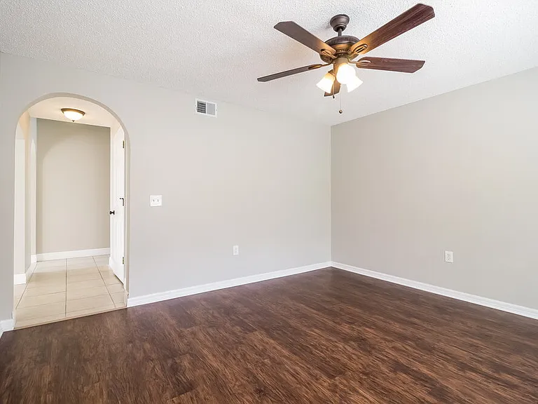 598 Wekiva Bluff St — Photo 2