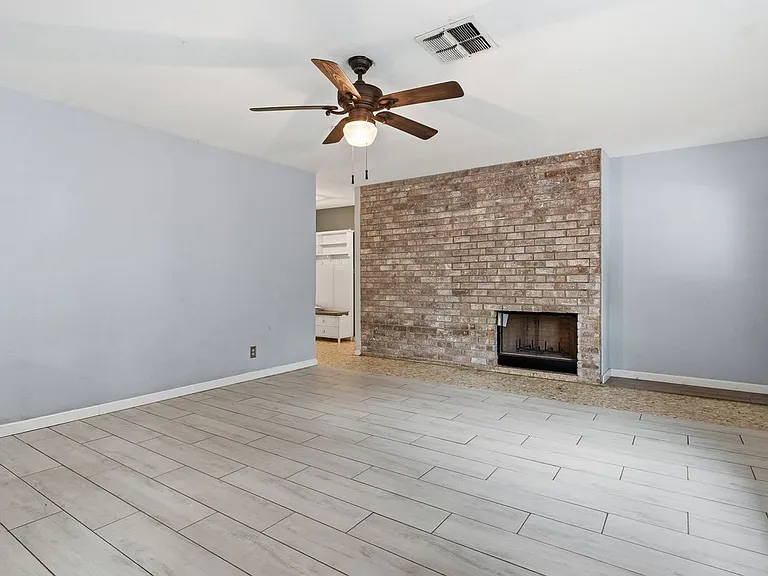 4049 Rooney Dr — Photo 11