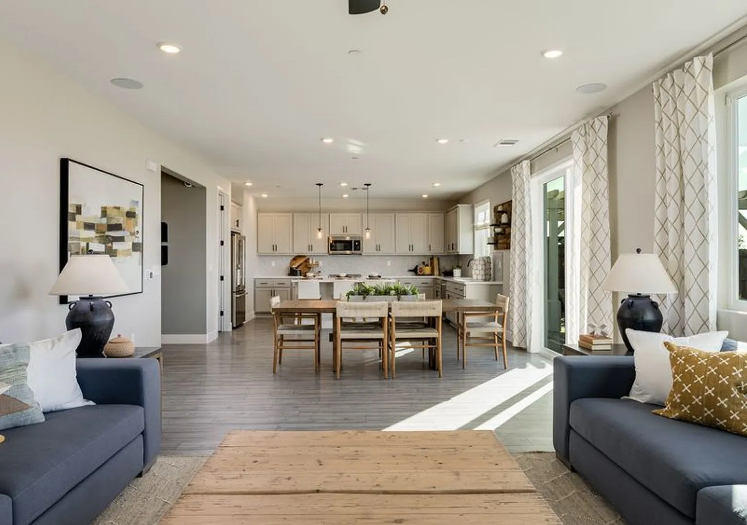 beautifully maintained 5-bedroom, 3-bath, 2,725 sq ft in Manteca — Photo 4