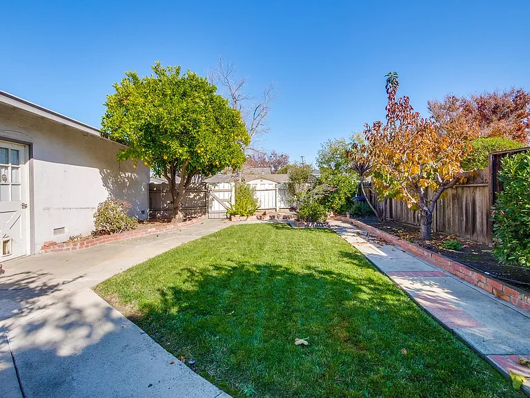 4712 Clarendon Dr — Photo 6