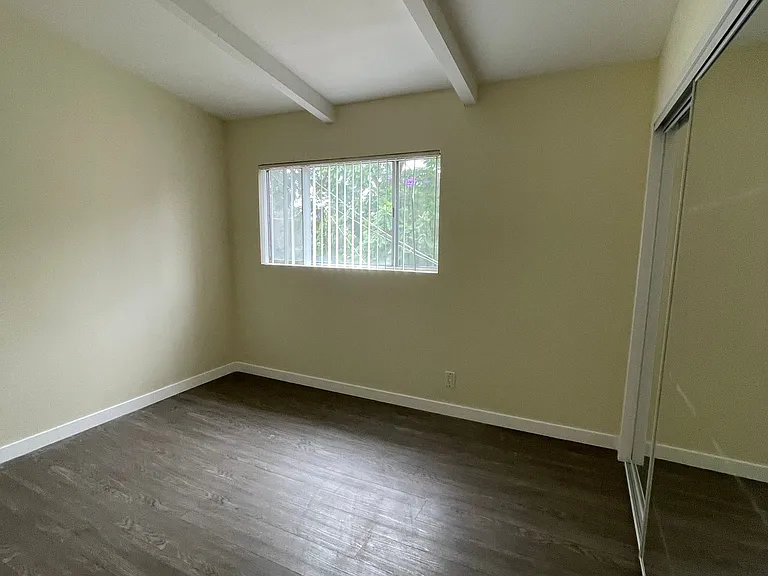 12826 Vanowen St #7 — Photo 8