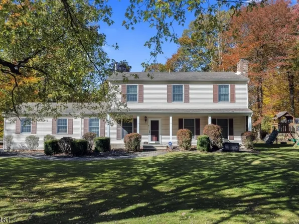 24 Pheasant Dr, Washington Twp., NJ 07853