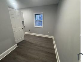 6017 Chestnut St, Philadelphia, PA