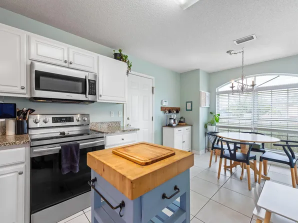 1462 Redfish Point Rd, Gulf Breeze, FL 32563