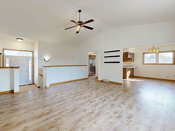 4th image of 2385 Daleview Dr