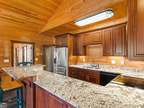 4th image of 1242 Moccasin Creek Rd