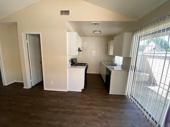 3rd image of 550 Williamson Ave APT 14